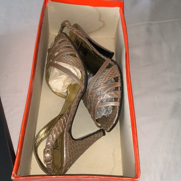 Beautiful Gently Loved Anne Klein Vintage Shoe… For Neiman Marcus - Picture 8 of 9